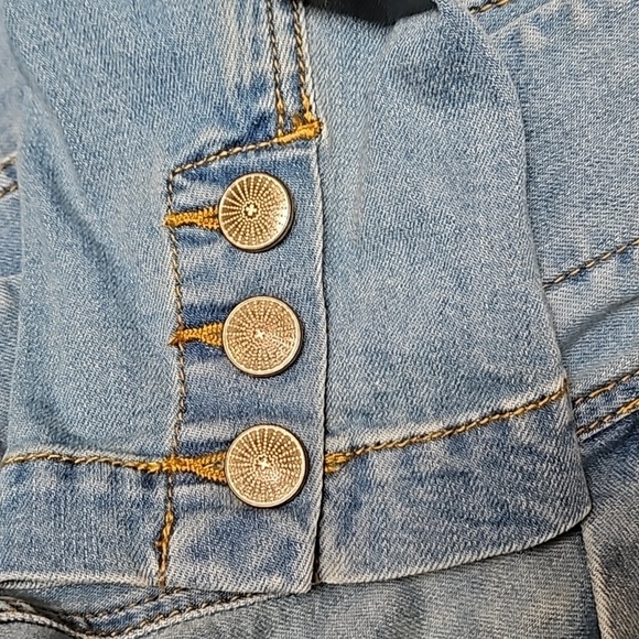 CAbi Manhattan Beach Layered Look Denim Jacket 98% Cotton 2% Spandex Size M - Picture 6 of 8